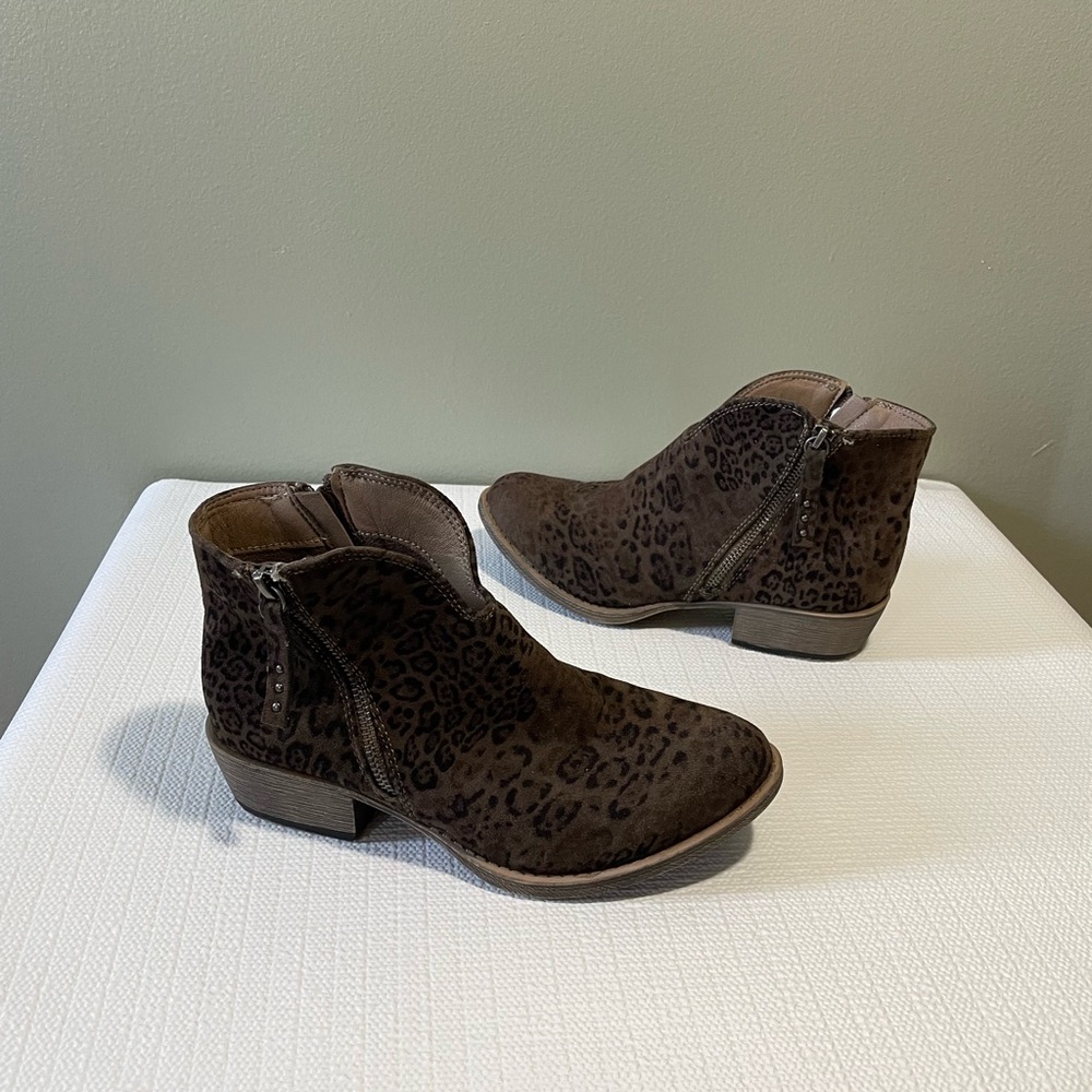 Very G Leopard Print Ankle Booties, size 10 inches long.